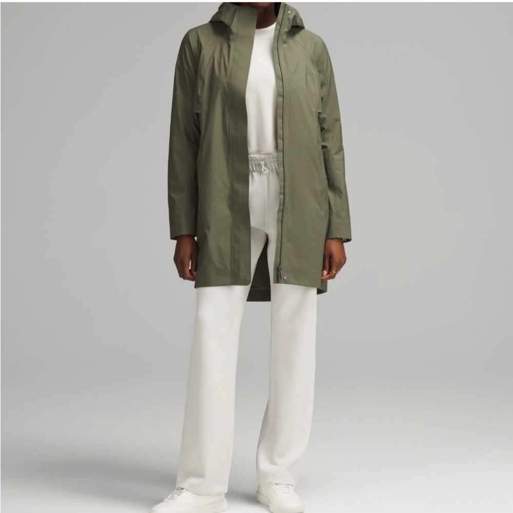 Lululemon Rain Rebel olive green size 8 NWT